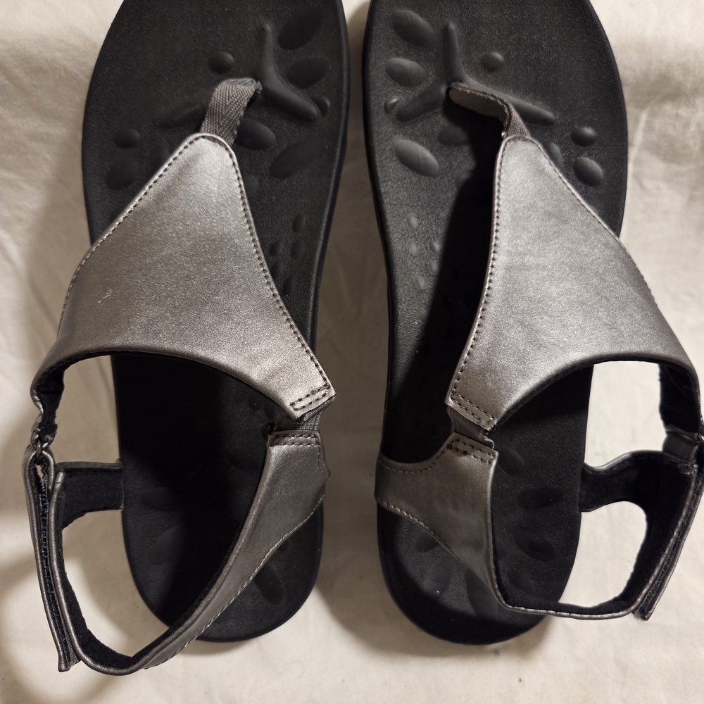 MEGNYA Metallic Sandals